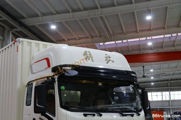 FAW Jiefang Qingdao JK6 Heavy Truck 250 hp 6X2(8 wheels) 9.8 m Grille Cargo Truck Exterior (3) | 86Trucks