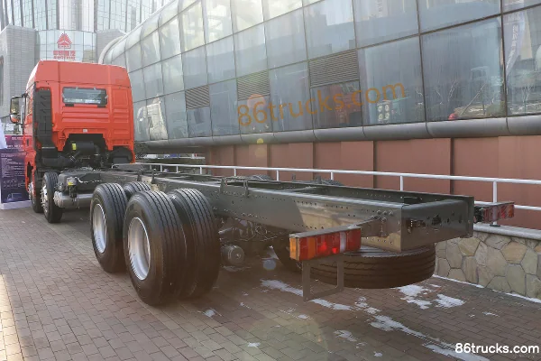 Sinotruk Sitrak SITRAK G7 camion lourd 460 ch 8X4(12 roues) camion porteur à ridelles 8,6 m Extérieur (3) | 86Trucks