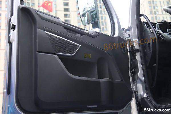 Sinotruk Yellow River X7 Heavy Truck 540hp 4X2(6 wheels) Tractor Truck (China VI) Cab (1) | 86Trucks
