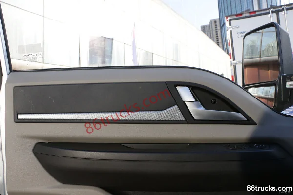 Sinotruk HOWO Zhixiang Electric Flatbed Chassis 81.14kWh 4X2(6 wheels) Interior (2) | 86Trucks