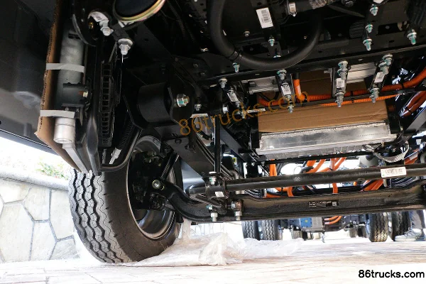 Sinotruk HOWO Zhixiang Electric Flatbed Chassis 81.14kWh 4X2(6 wheels) (2) | 86Trucks