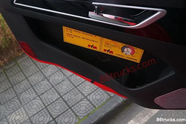 SAIC Hongyan Genlyon H6 Heavy-duty 420hp 8X4(12 wheels) 8.2m Dump Truck (China VI) Cab (3) | 86Trucks