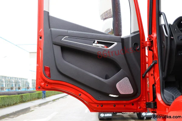 SAIC Hongyan Genlyon M500 heavy truck lightweight version 390hp 4X2(6 wheels) dangerous goods tractor truck Cab (3) | 86Trucks