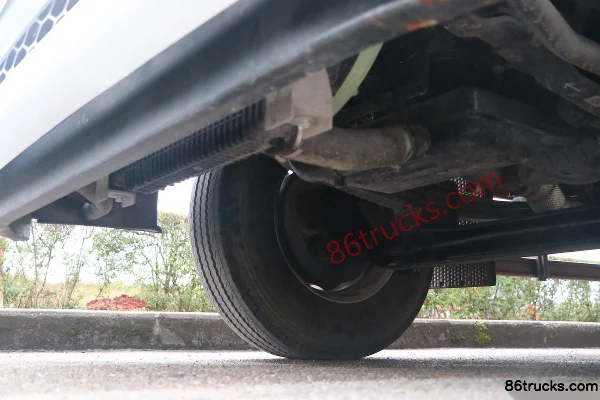 SAIC Hongyan Jiebao H6 240 hp 4X2(6 wheels) 6.8m Refrigerated Truck (China VI) Chassis (2) | 86Trucks