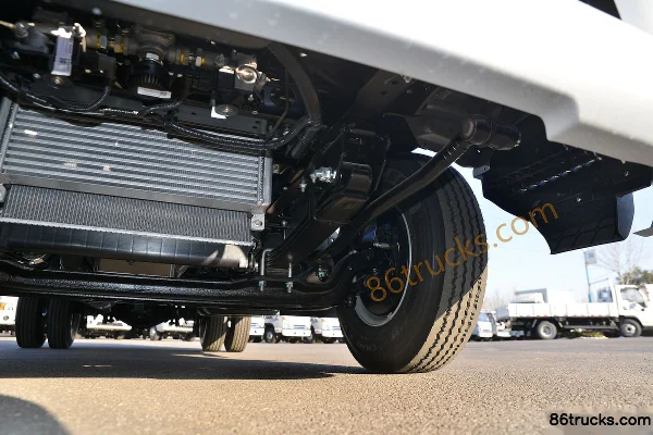 JAC Shuailing Q6 130hp 4X2(6 wheels) 4.18m Single Row Flatbed Light Truck (China VI) Chassis (3) | 86Trucks