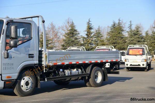 JAC Shuailing Q6 130hp 4X2(6 wheels) 4.18m Single Row Flatbed Light Truck (China VI) Body (1) | 86Trucks