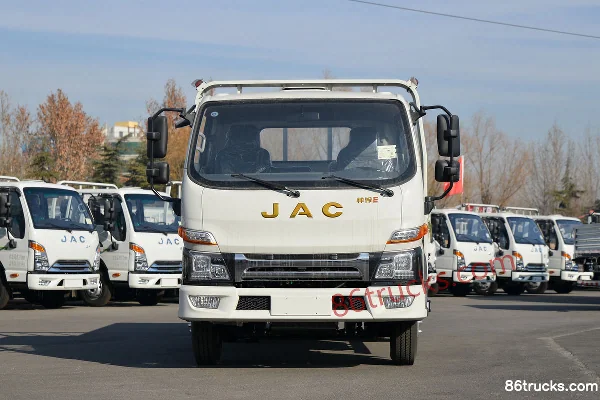 JAC Shuailing E version moyenne 136 ch 4X2(6 roues) camion léger à ridelles 3,89 m cabine avec couchette (China VI) Extérieur (2) | 86Trucks