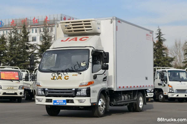 JAC Shuailing E Medium Body 150 hp 4X2(6 wheels) 4.03m Refrigerated Truck Exterior (3) | 86Trucks