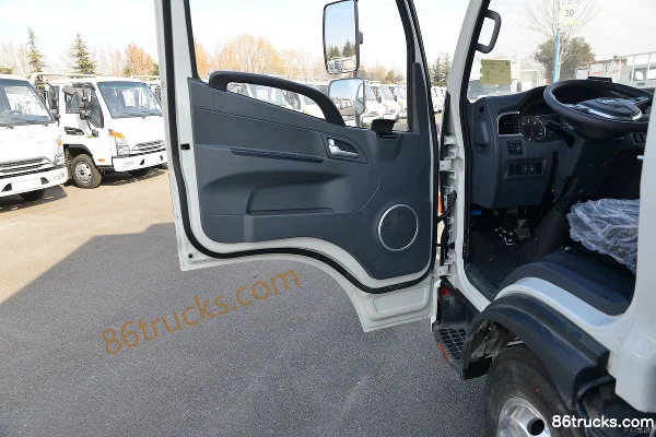 JAC Shuailing E Medium Body 150 hp 4X2(6 wheels) 4.03m Refrigerated Truck Cab (2) | 86Trucks