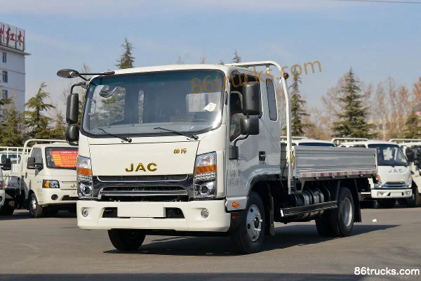 JAC Shuailing Q6 Comfort 136hp 4X2(6 wheels) 3.85m Half Row Flatbed Light Truck (China VI) Exterior (3) | 86Trucks