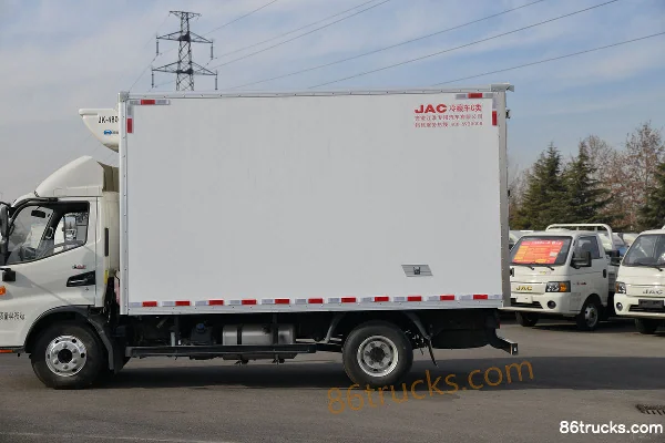 JAC Shuailing E Medium Body 150 hp 4X2(6 wheels) 4.03m Refrigerated Truck (3) | 86Trucks