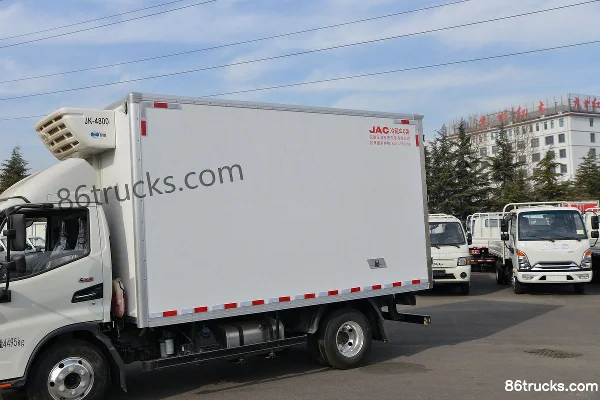JAC Shuailing E Medium Body 150 hp 4X2(6 wheels) 4.03m Refrigerated Truck (2) | 86Trucks