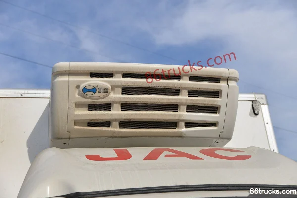 JAC Shuailing E Medium Body 150 hp 4X2(6 wheels) 4.03m Refrigerated Truck (1) | 86Trucks