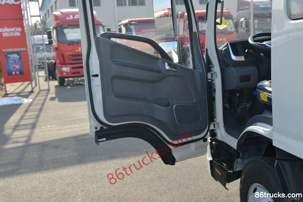 JAC Shuailing Q6 Comfort 136hp 4X2(6 wheels) 3.85m Half Row Flatbed Light Truck (China VI) Cab (2) | 86Trucks
