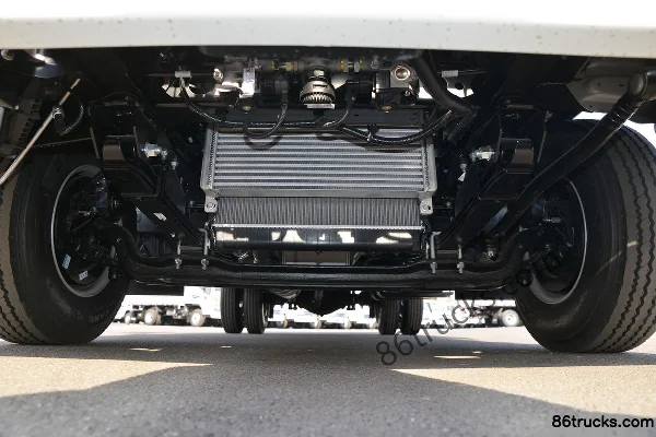 JAC Shuailing Q6 Comfort 136hp 4X2(6 wheels) 3.85m Half Row Flatbed Light Truck (China VI) Chassis (1) | 86Trucks