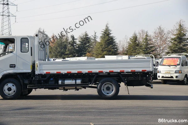 JAC Shuailing Q6 Comfort 136hp 4X2(6 wheels) 3.85m Half Row Flatbed Light Truck (China VI) Body (2) | 86Trucks