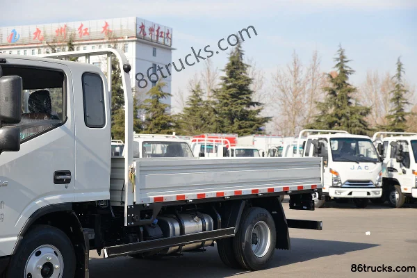 JAC Shuailing Q6 Comfort 136hp 4X2(6 wheels) 3.85m Half Row Flatbed Light Truck (China VI) Body (1) | 86Trucks