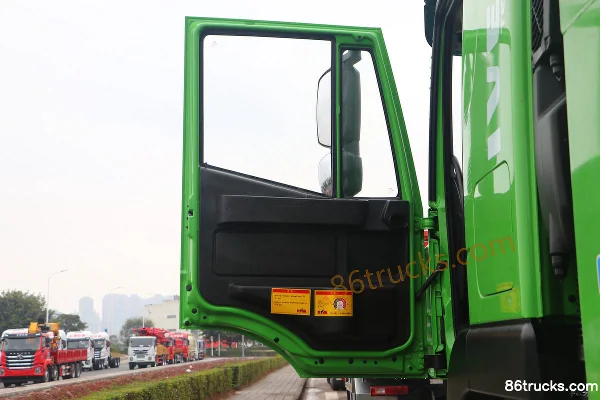 SAIC Hongyan GenlyonC6 460 ch 8X4(12 roues) 6,7 m camion benne AMT automatique (China VI) Cabine (1) | 86Trucks