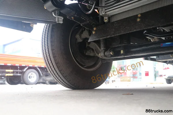 Dongfeng Duolika D6 115 hp 4X2(6 wheels) 3.25m Double Row Flatbed Light Truck (China VI) Chassis (2) | 86Trucks