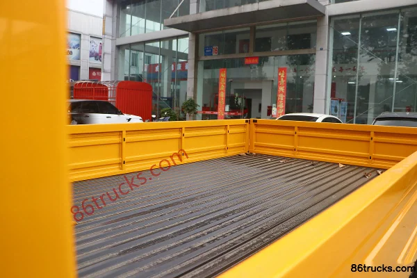 Dongfeng Duolika D6 115 hp 4X2(6 wheels) 3.25m Double Row Flatbed Light Truck (China VI) Body (1) | 86Trucks