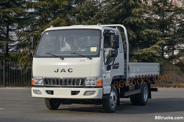 JAC Junling E5 132 hp 4X2(6 wheels) 3.37m Semi-Row Flatbed Light Truck (China VI) Exterior (3) | 86Trucks