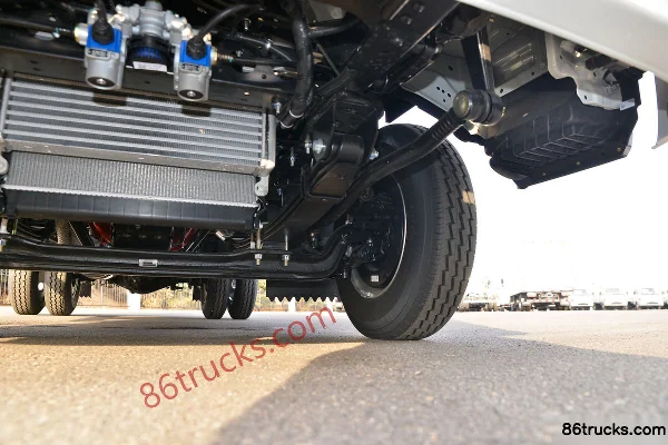 JAC Junling E5 132 hp 4X2(6 wheels) 3.37m Semi-Row Flatbed Light Truck (China VI) Chassis (3) | 86Trucks
