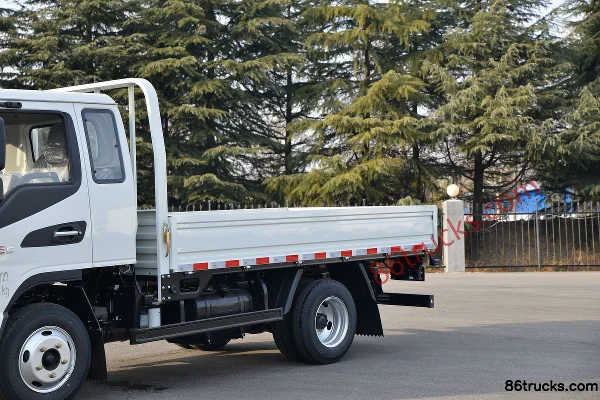 JAC Junling E5 132 hp 4X2(6 wheels) 3.37m Semi-Row Flatbed Light Truck (China VI) Body (1) | 86Trucks