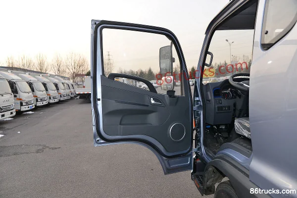 JAC Junling V6 150 hp 4X2(6 wheels) 3.89m Half Row Flatbed Light Truck (China VI) Cab (1) | 86Trucks