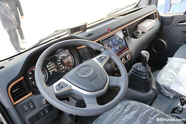 JAC Junling V6 Ice Doctor 159hp 4X2(6 wheels) 4.015m refrigerated truck (China VI) Cab (3) | 86Trucks