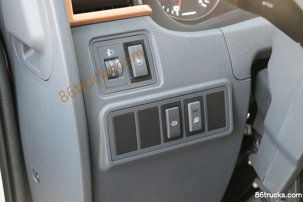 JAC Junling V6 Ice Doctor 159hp 4X2(6 wheels) 4.015m refrigerated truck (China VI) Cab (2) | 86Trucks