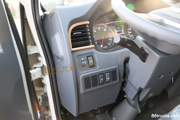 JAC Junling V6 Ice Doctor 159hp 4X2(6 wheels) 4.015m refrigerated truck (China VI) Cab (1) | 86Trucks