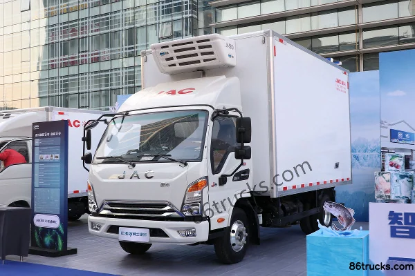 JAC Kangling J6 Ice Doctor 160hp 4X2(6 wheels) 4.03m refrigerated truck (China VI) Exterior (2) | 86Trucks