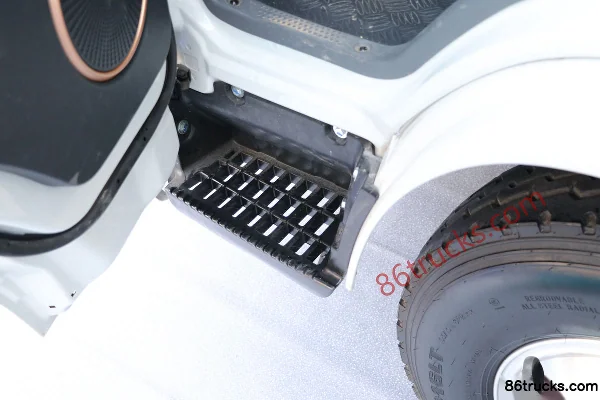 JAC Kangling J6 Ice Doctor 160hp 4X2(6 wheels) 4.03m refrigerated truck (China VI) Cab (3) | 86Trucks