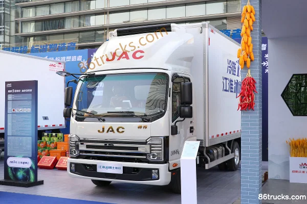 JAC Shuailing Q6 Ice Doctor 160 ch 4X2(6 roues) 4.015m Refrigerated Truck (China VI) Extérieur (3) | 86Trucks