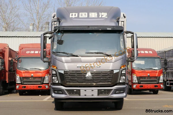 Sinotruk HOWO Tongsheng 160 hp 4X2(6 roues) 4.15m single-row fence light truck Extérieur (2) | 86Trucks