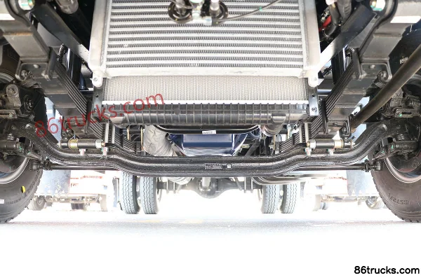 Sinotruk HOWO Tongsheng 160 hp 4X2(6 roues) 4.15m single-row fence light truck Châssis (1) | 86Trucks