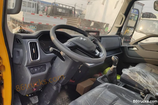 Yuejin Chaoyue H300 150 ch 4X2(6 roues) camion de dépannage (marque Chunhong) Cabine (1) | 86Trucks