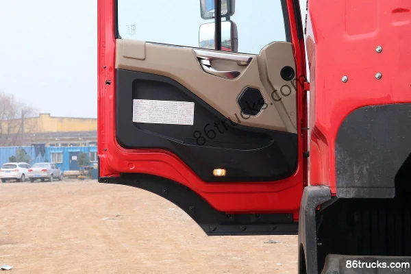JAC Gallop A5W III Heavy Truck 290hp 6X2(8 wheels) 9.7m Wing Opening Box Cargo Truck Cab (3) | 86Trucks