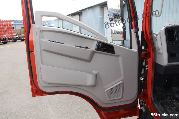 Sinotruk HOWO Tongshuai 160 hp 4X2(6 wheels) 4.15 m Single Row Fence Van Light Truck (China VI) Cab (2) | 86Trucks