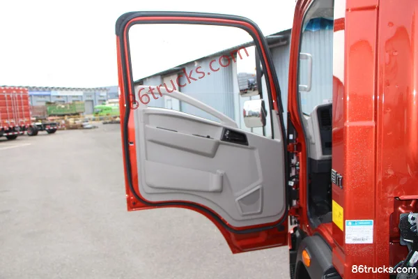 Sinotruk HOWO Tongshuai 160 hp 4X2(6 wheels) 4.15 m Single Row Fence Van Light Truck (China VI) Cab (1) | 86Trucks