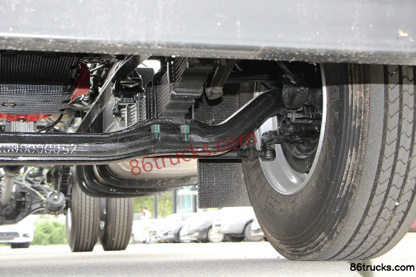 Foton Aoling Dahuangfeng Home Edition 220hp 4X2(6 wheels) 6.8m Sleeper Cab Stake Truck (China VI) Chassis (3) | 86Trucks