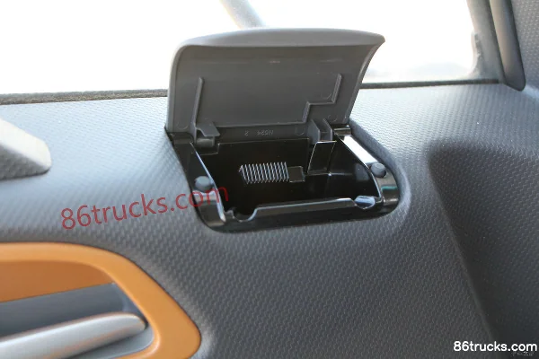 JAC Junling A8 160 hp 4X2(6 wheels) 4.15 m single-row van light truck (China VI) Cab (2) | 86Trucks