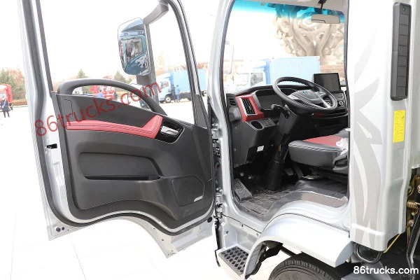 SHACMAN Light Truck Delong K5000 160 hp 4X2(6 wheels) 4.08m Refrigerated Truck (China VI) Cab (1) | 86Trucks