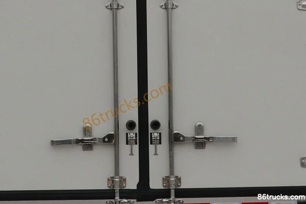 SHACMAN Light Truck Delong K5000 160 hp 4X2(6 wheels) 4.08m Refrigerated Truck (China VI) Body (3) | 86Trucks