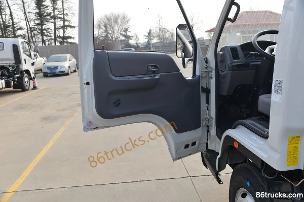 JMC Shunda Wide Body 122 hp 4X2(6 wheels) 4.02m Refrigerated Truck (China VI) Cab (2) | 86Trucks