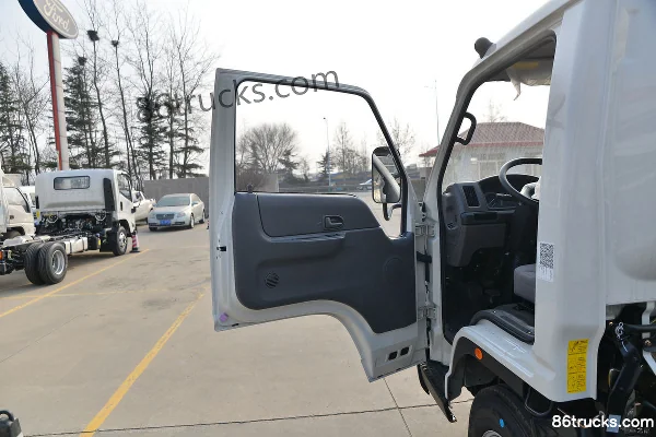 JMC Shunda Wide Body 122 hp 4X2(6 wheels) 4.02m Refrigerated Truck (China VI) Cab (1) | 86Trucks