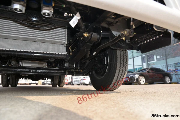 Foton Aumark S1 Light Edition 140hp 4X2(6 wheels) 3.36m semi-crew cab box truck Chassis (3) | 86Trucks
