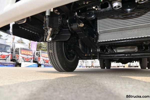 Foton Aumark S1 Light Edition 140hp 4X2(6 wheels) 3.36m semi-crew cab box truck Chassis (2) | 86Trucks