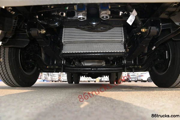 Foton Aumark S1 Light Edition 140hp 4X2(6 wheels) 3.36m semi-crew cab box truck Chassis (1) | 86Trucks