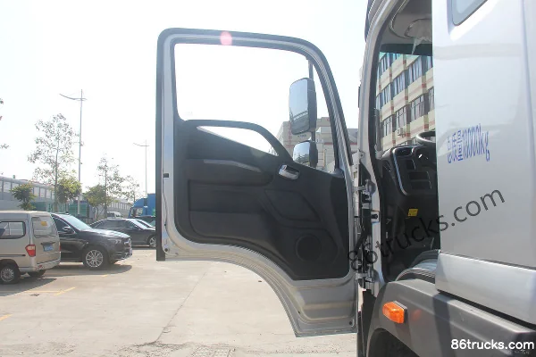 Foton Auman R pro Series 220 hp 4X2(6 wheels) 9.78m AMT Automatic Box Cargo Truck (China VI) Cab (1) | 86Trucks